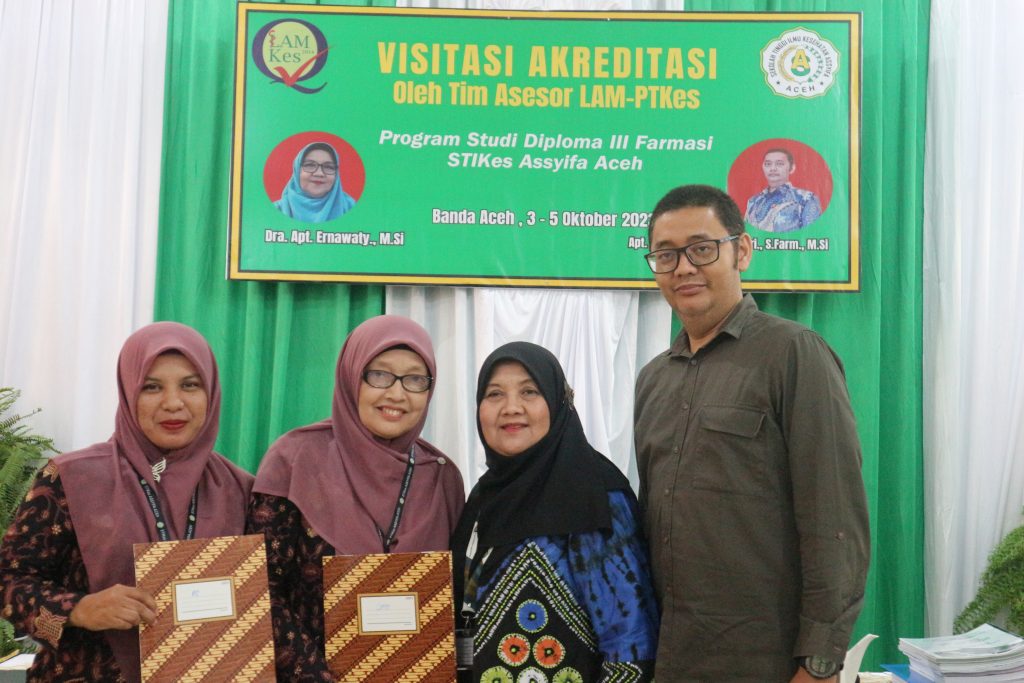 Visitasi Akreditasi oleh Tim Asesor LAM-PTKes di STIKes Assyifa Aceh untuk program studi Diploma III Farmasi