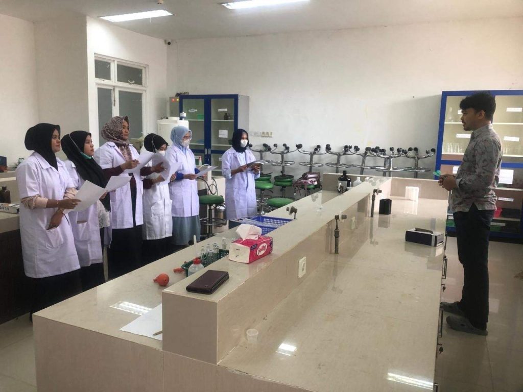Mahasiswa STIKes Assyifa Aceh Laksanakan Praktikum Analisa Fisiko Kimia di UIN Ar-Raniry Tahun 2025