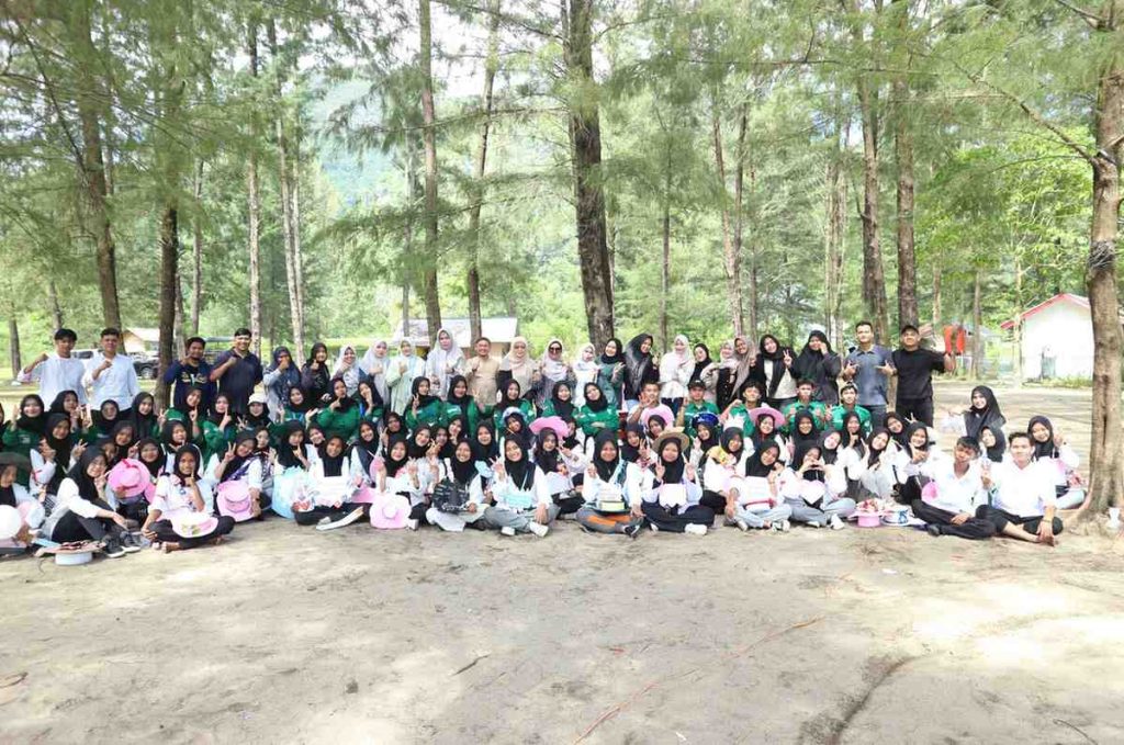 PKKMB STIKes Assyifa Aceh Hari Ketiga di Pantai, Pererat Kebersamaan lewat Berbagai Games