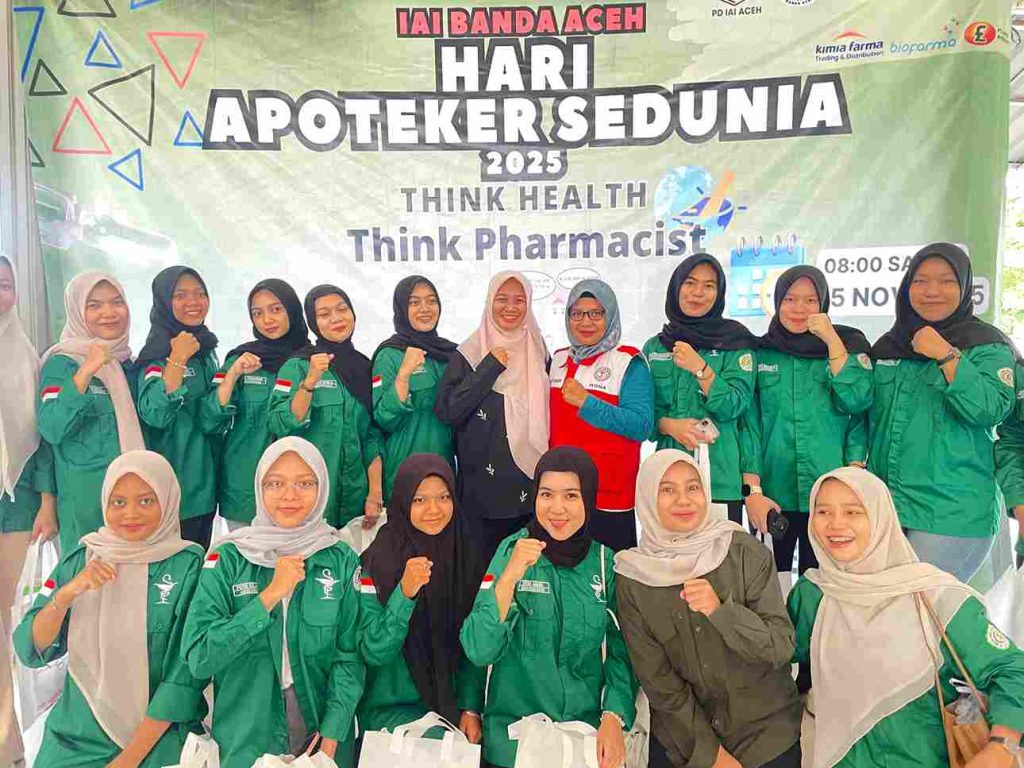 Mahasiswa dan Dosen STIKes Assyifa Aceh Ikuti Peringatan Hari Apoteker Sedunia di Blang Padang