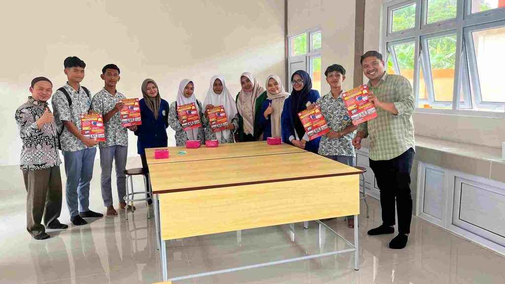 STIKes Assyifa Aceh Laksanakan Pembagian Brosur di SMAN 2 Lhoknga