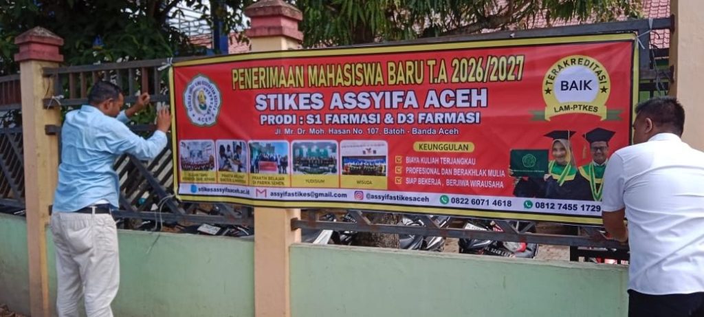 STIKes Assyifa Aceh Laksanakan Pemasangan Spanduk PMB di Berbagai Titik Strategis