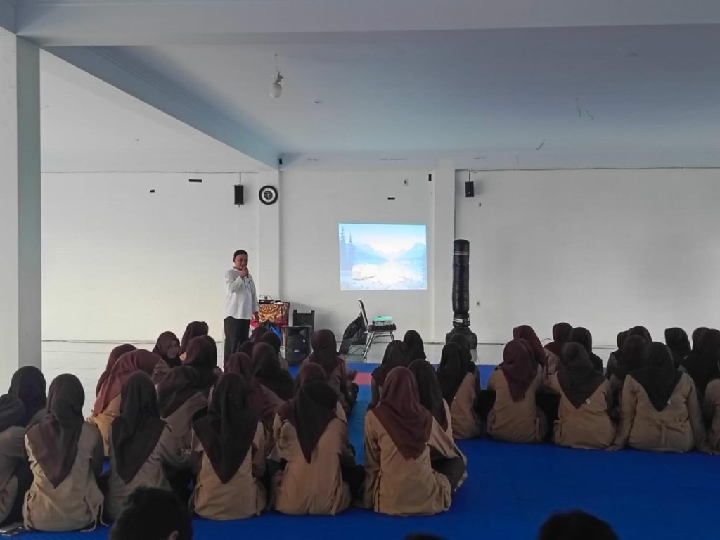 STIKes Assyifa Aceh Tutup Rangkaian Sosialisasi PMB dengan Kunjungan ke SMK Farmasi Cut Meutia