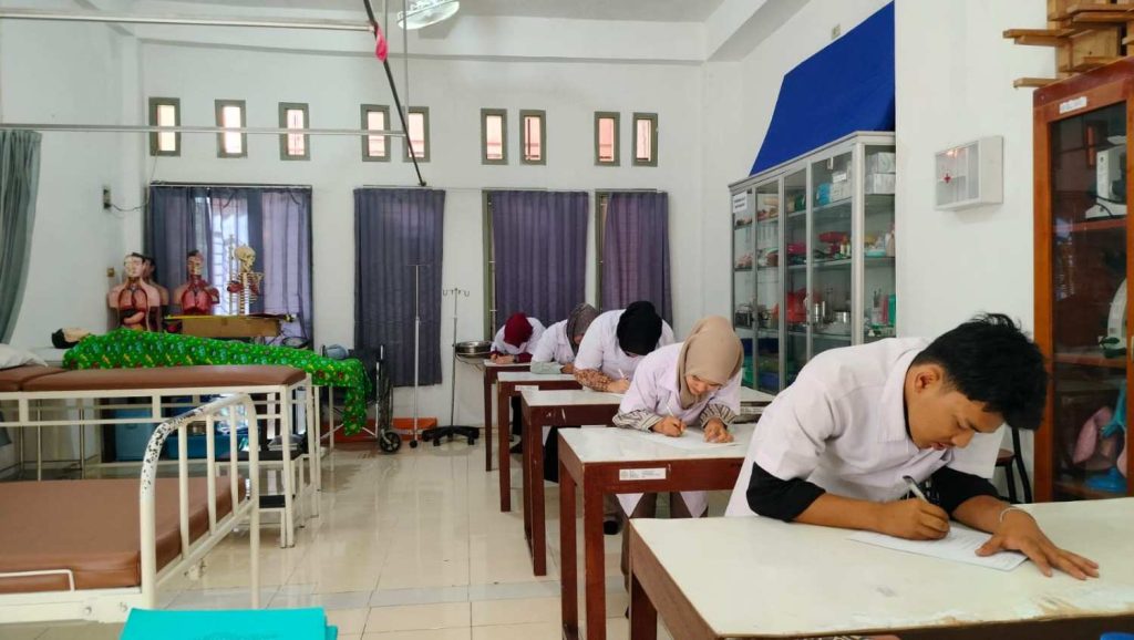 Mahasiswa STIKes Assyifa Aceh Laksanakan Ujian Praktikum Farmakologi dan Toksikologi